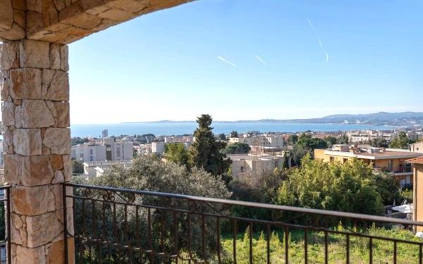 Maison à vendre    4 pièces • 151 m2 Saint-Laurent-du-Var