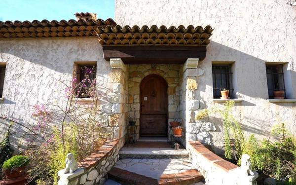 Maison à vendre    4 pièces • 151 m2 Saint-Laurent-du-Var