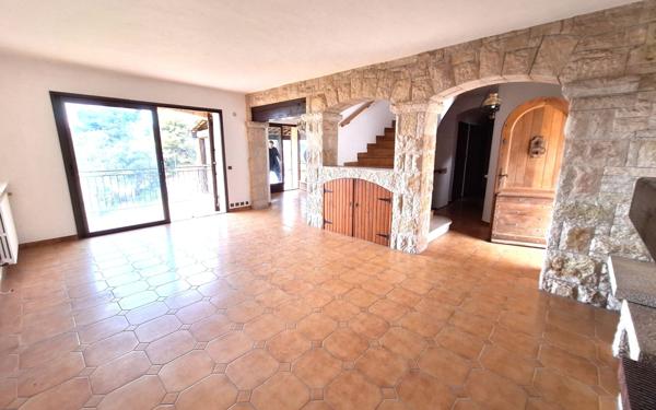 Maison à vendre    4 pièces • 151 m2 Saint-Laurent-du-Var