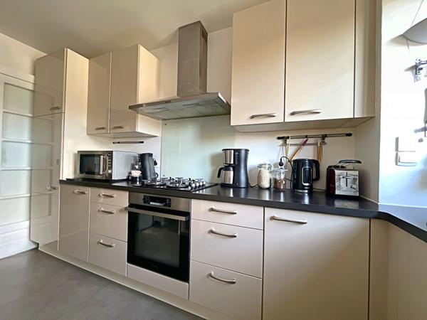 À vendre : Appartement spacieux de 5 pièces - 100.70m2 à Reims, secteur Courlancy