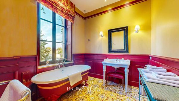 DEMEURE BOURGEOISE XIXe - CHAMBRES D'HÔTES EN ACTIVITÉ