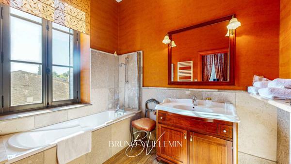 DEMEURE BOURGEOISE XIXe - CHAMBRES D'HÔTES EN ACTIVITÉ