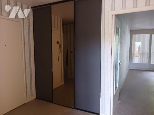 A VENDRE sur la commune de BAR SUR SEINE (Aube), un appartement de Type III, au 2ème étage avec...