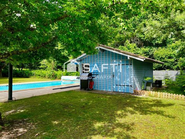 Superbe maison moderne avec piscine, grand carport 4 voitures et dépendance