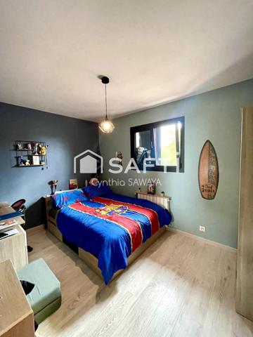 Superbe maison moderne avec piscine, grand carport 4 voitures et dépendance