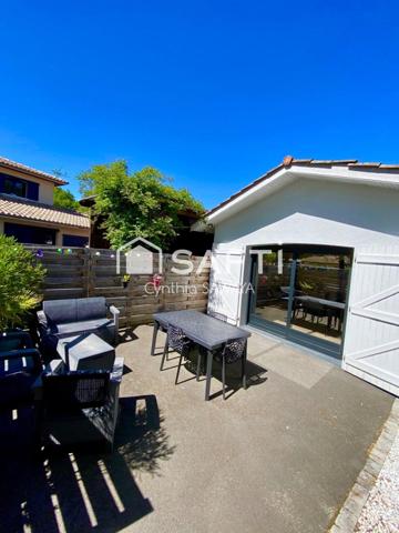 Superbe maison moderne avec piscine, grand carport 4 voitures et dépendance