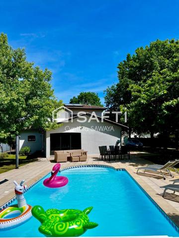 Superbe maison moderne avec piscine, grand carport 4 voitures et dépendance