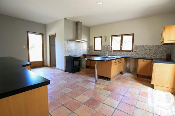 Maison 13 pièces de 440 m² à Le Bugue (24260)