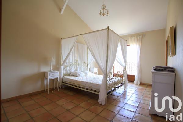 Maison 13 pièces de 440 m² à Le Bugue (24260)