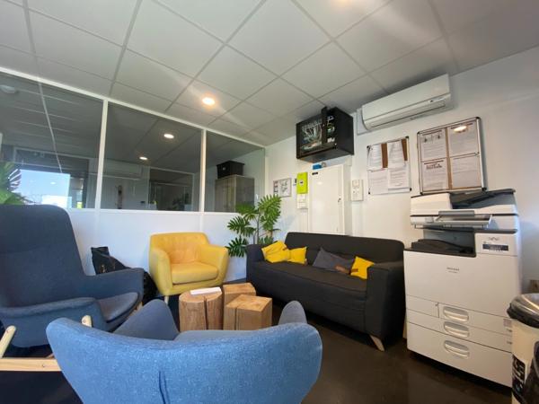 Locaux professionnels / Bureaux 347 m² - Artigues-près-Bordeaux