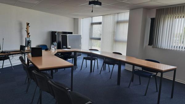 Locaux professionnels / Bureaux 347 m² - Artigues-près-Bordeaux