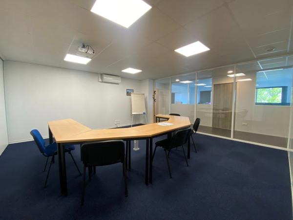 Locaux professionnels / Bureaux 347 m² - Artigues-près-Bordeaux