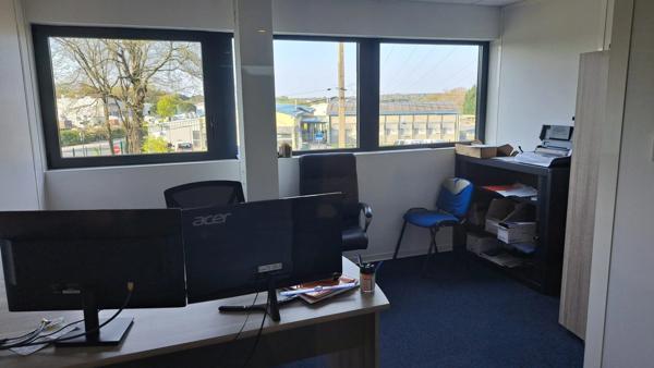 Locaux professionnels / Bureaux 347 m² - Artigues-près-Bordeaux