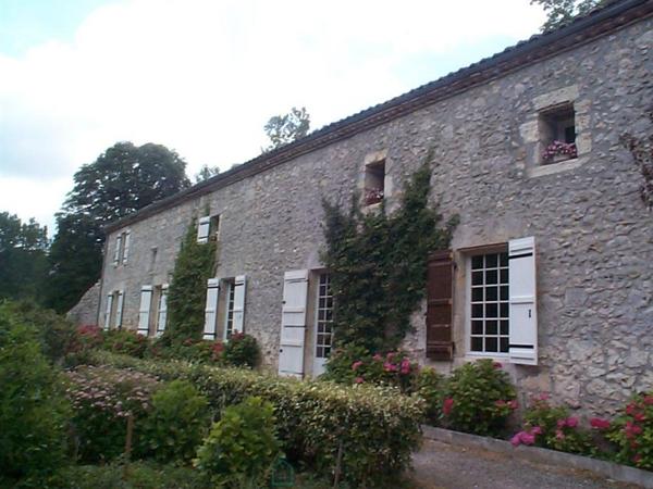 DOLMAYRAC - Ancien Moulin du 18e siècle à rénover avec piscine et 1,4465 ha de terrain arboré - Lot & Garonne (47)