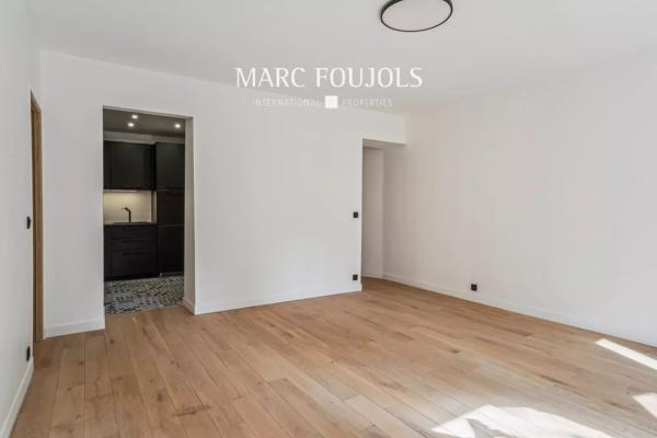 Paris XVIII La fourche – Location vide appartement 2 pièces refait à neuf