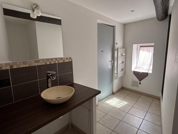 Robion (84440) Maison de village avec garage en plein coeur de robion