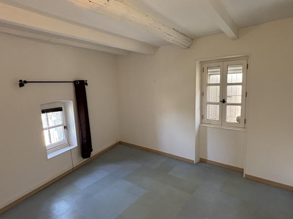 Robion (84440) Maison de village avec garage en plein coeur de robion