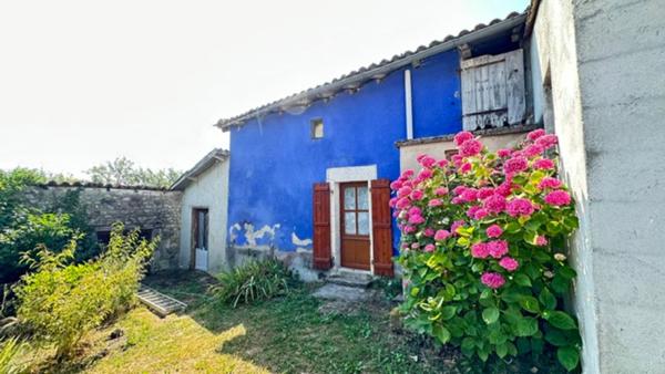 🏡 Corps de ferme à rénover – Un fort potentiel au cœur de la campagne CHARMANT (16)