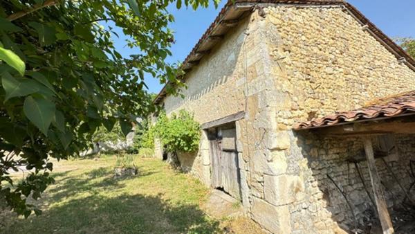 🏡 Corps de ferme à rénover – Un fort potentiel au cœur de la campagne CHARMANT (16)