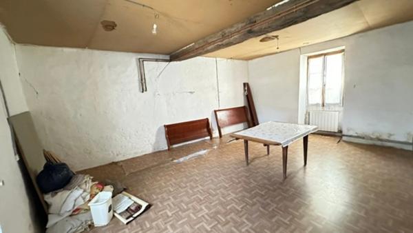 🏡 Corps de ferme à rénover – Un fort potentiel au cœur de la campagne CHARMANT (16)