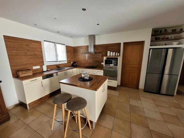 Maison à vendre 6 pièces PUY DU LAC (17)