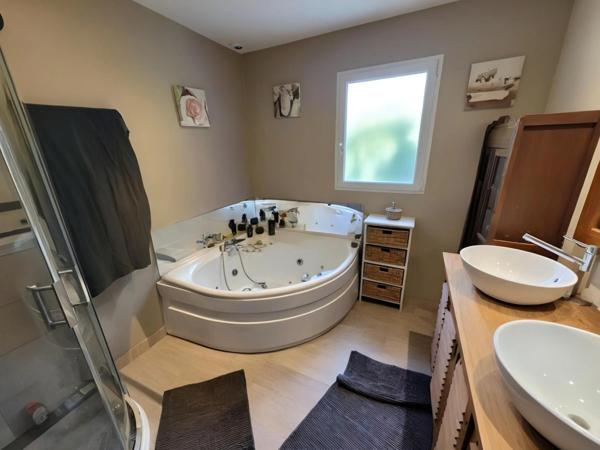 Maison à vendre 6 pièces PUY DU LAC (17)