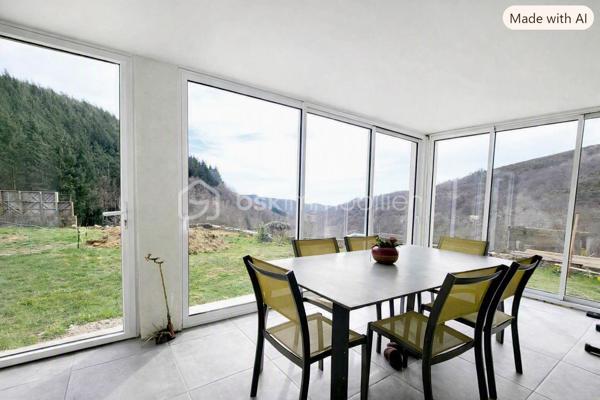 Maison 116 m² – Vue imprenable sur les montagnes – Terrain 1268 m² – Haute Cévenne ardéchoise

À Gourdon, charmant village de Haute Cévenne ardéchoise, voisin de Saint-Andéol-de-Vals et Saint-Étienne-de-Boulogne, découvrez cette maison d’environ 116 m², située dans un environnement calme et naturel.
À seulement 26 km d’Aubenas et 19 km de Privas, elle offre un cadre de vie rare, avec une vue splendide sur les montagnes et la Roche de Gourdon.

⭐ Une maison lumineuse et confortable
Sur une parcelle d'environ 1268 m², découvrez une habitation pleine de charme, idéale pour les amoureux de tranquillité et de paysages grandioses.

✔ Rez-de-chaussée
Grande pièce à vivre de 40 m², lumineuse et ouverte sur l’extérieur

Cuisine aménagée de 9 m²

Suite parentale avec salle de bains + WC

WC indépendant

Véranda de 14 m², véritable belvédère sur les montagnes

✔ Étage
Hall desservant

Deux chambres avec placards

Salle de bains avec douche + WC

✔ Extérieur
Abri de 15 m² équipé d’un four à pizza, parfait pour les soirées conviviales

Terrain de 1268 m², idéal pour jardin, détente ou aménagements supplémentaires

Environnement naturel préservé, calme absolu

❤️ Ce que l’on aime
La vue exceptionnelle sur la Roche de Gourdon

Le cadre idyllique, en pleine nature

La véranda qui prolonge l’espace de vie et offre un panorama unique

Une maison fonctionnelle et chaleureuse.