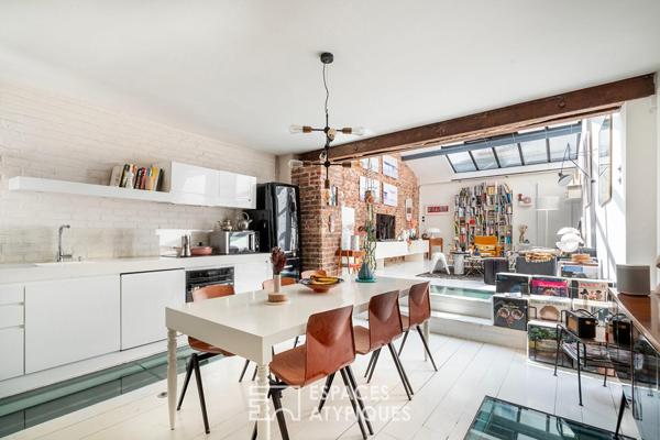 Loft de caractère au calme d’une cour dans une ancienne fabrique de canapés