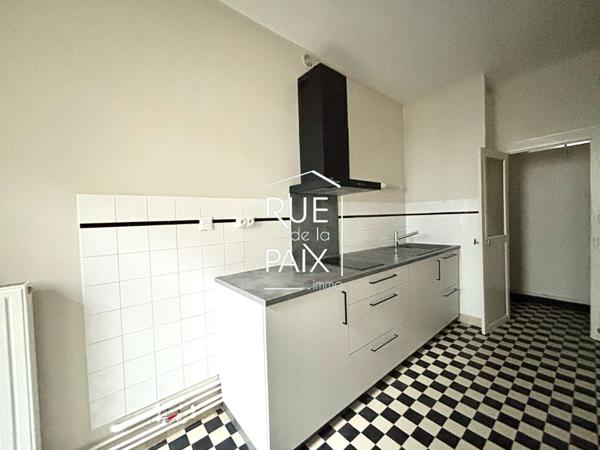 79300 BRESSUIRE Appartement T3 à louer - centre ville de Bressuire