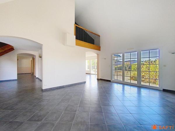 Mousterlin, familiale de 218 m², 5 ch, terrain 1 751 m²