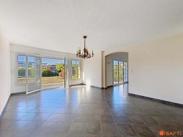 Mousterlin, familiale de 218 m², 5 ch, terrain 1 751 m²