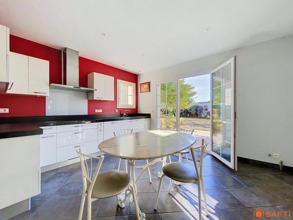 Mousterlin, familiale de 218 m², 5 ch, terrain 1 751 m²