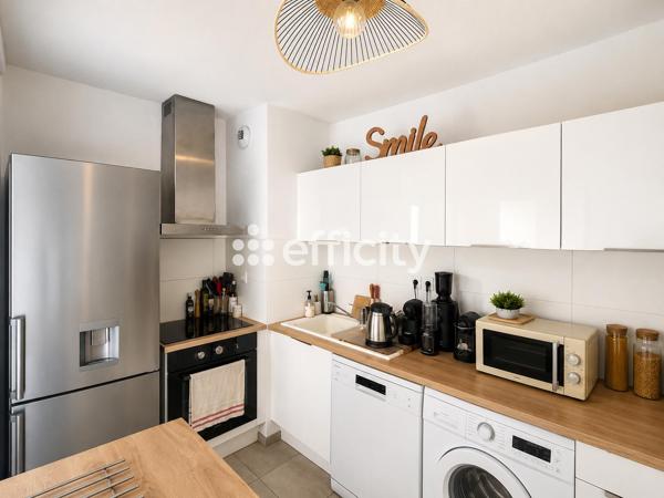 Appartement
         3 pièces
        - 70 m² 350 000 € *