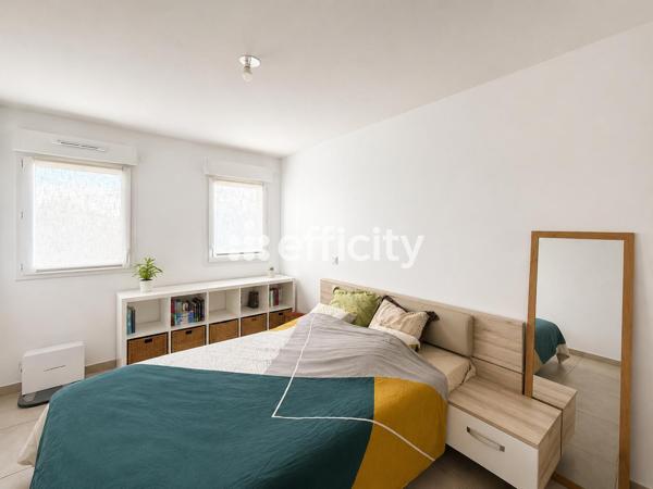 Appartement
         3 pièces
        - 70 m² 350 000 € *