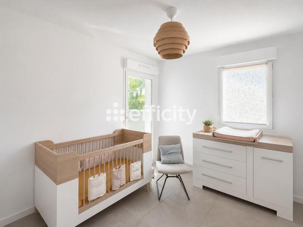 Appartement
         3 pièces
        - 70 m² 350 000 € *