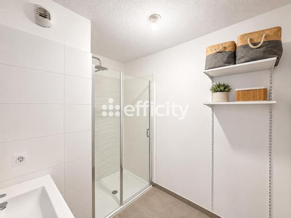 Appartement
         3 pièces
        - 70 m² 350 000 € *