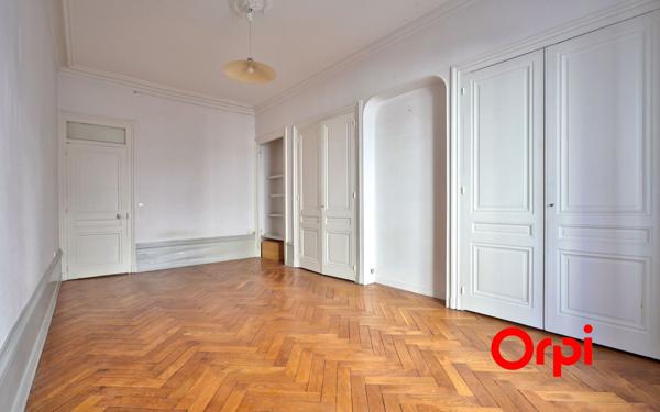 Appartement à vendre    2 pièces • 66 m2 Lyon 2