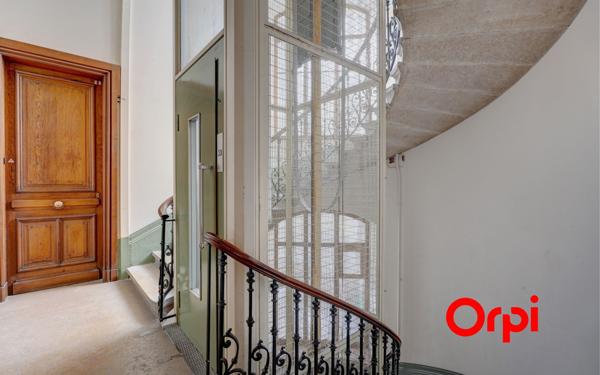 Appartement à vendre    2 pièces • 66 m2 Lyon 2
