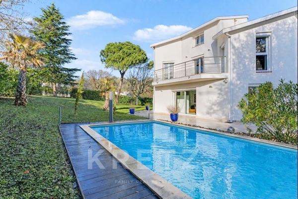 Maison d’architecte 220m2, terrain 1100m2, aux portes de Toulouse