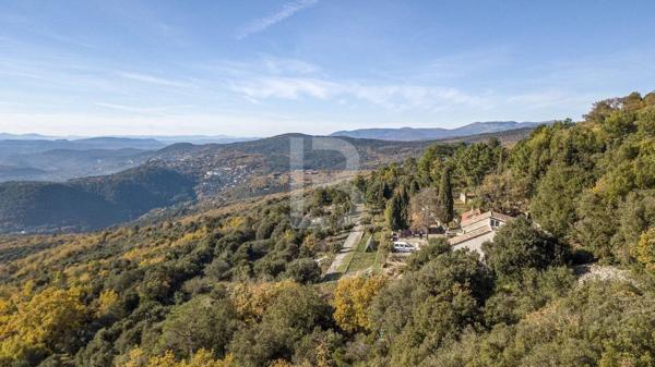 A vendre à Grasse, ancienne bastide de parfumeur avec vue mer