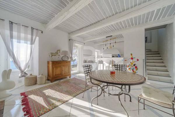 A vendre à Grasse, ancienne bastide de parfumeur avec vue mer
