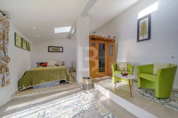 A vendre à Grasse, ancienne bastide de parfumeur avec vue mer