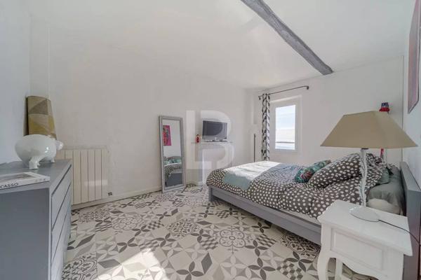 A vendre à Grasse, ancienne bastide de parfumeur avec vue mer