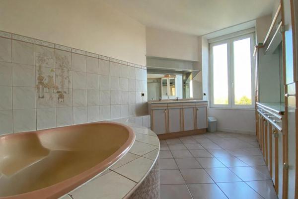 Maison à SAINT-JAMES, 50240 - 5 pièces 170m²