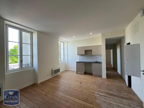 Appartement à louer 3 pièces 52.27m² Saintes (17100)