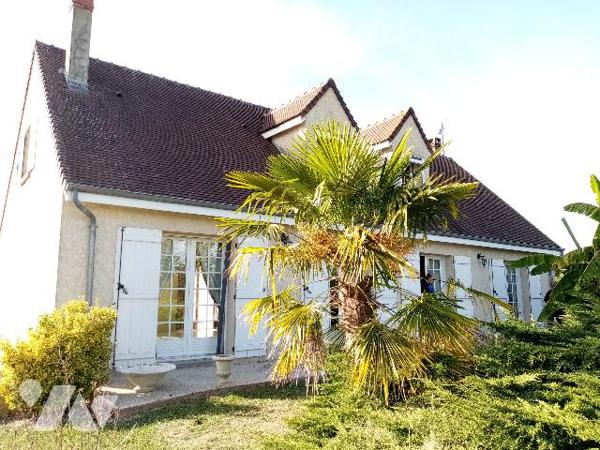 PAVILLON AVEC PISCINE. BELLE VUE DEGAGEE