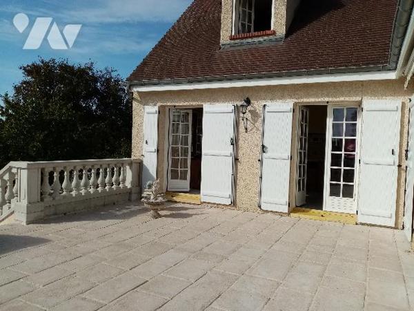 PAVILLON AVEC PISCINE. BELLE VUE DEGAGEE