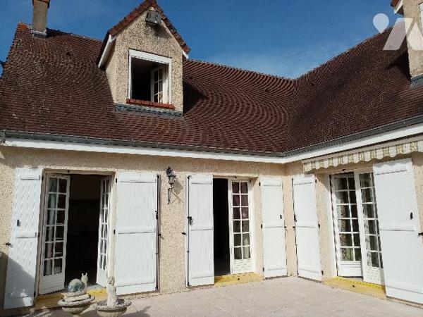 PAVILLON AVEC PISCINE. BELLE VUE DEGAGEE