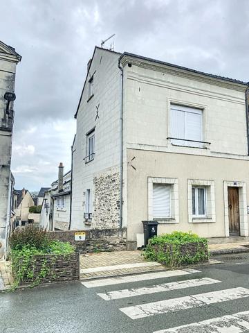 A vendre les Ponts Cé . Immeule de caractère en pleine propriété. 3 logements dont 2 types 3 et un type 2. 2 Garages et cave