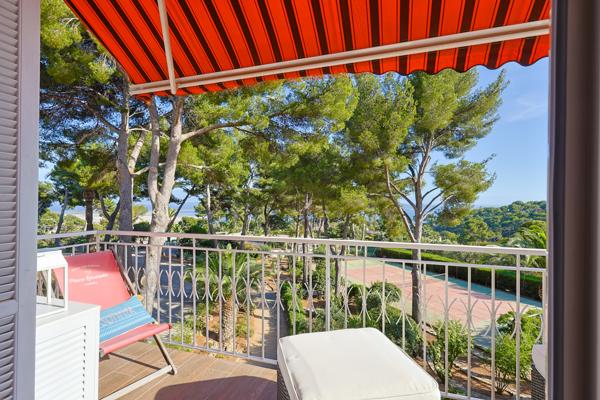 Hyères (83400) Appartement T3 d'exception avec piscine, tennis, vue mer